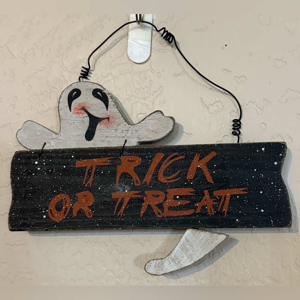 Ghost Trick Or Treat Halloween Wall Decor